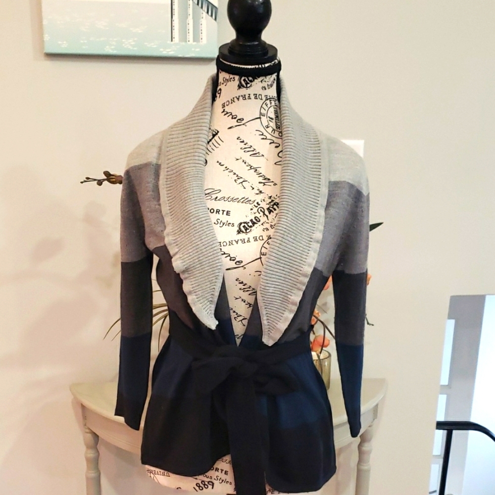 Stylish Women's Gray Navy and Black Sweater
